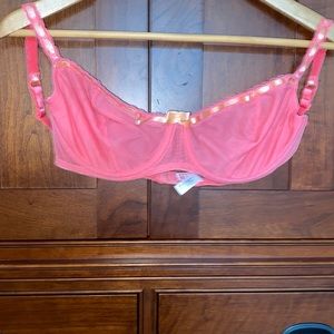 Darling Victoria’s Secret size 36D bra